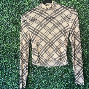 Fashion Nova Light Weight Turtle Neck ✨✨✨